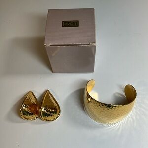 Avon bracelet and earring set
